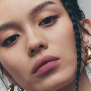 Fenty Beauty by Rihanna Fenty Icon Velvet Liquid Lipstick Tono Riri - Imagen 4