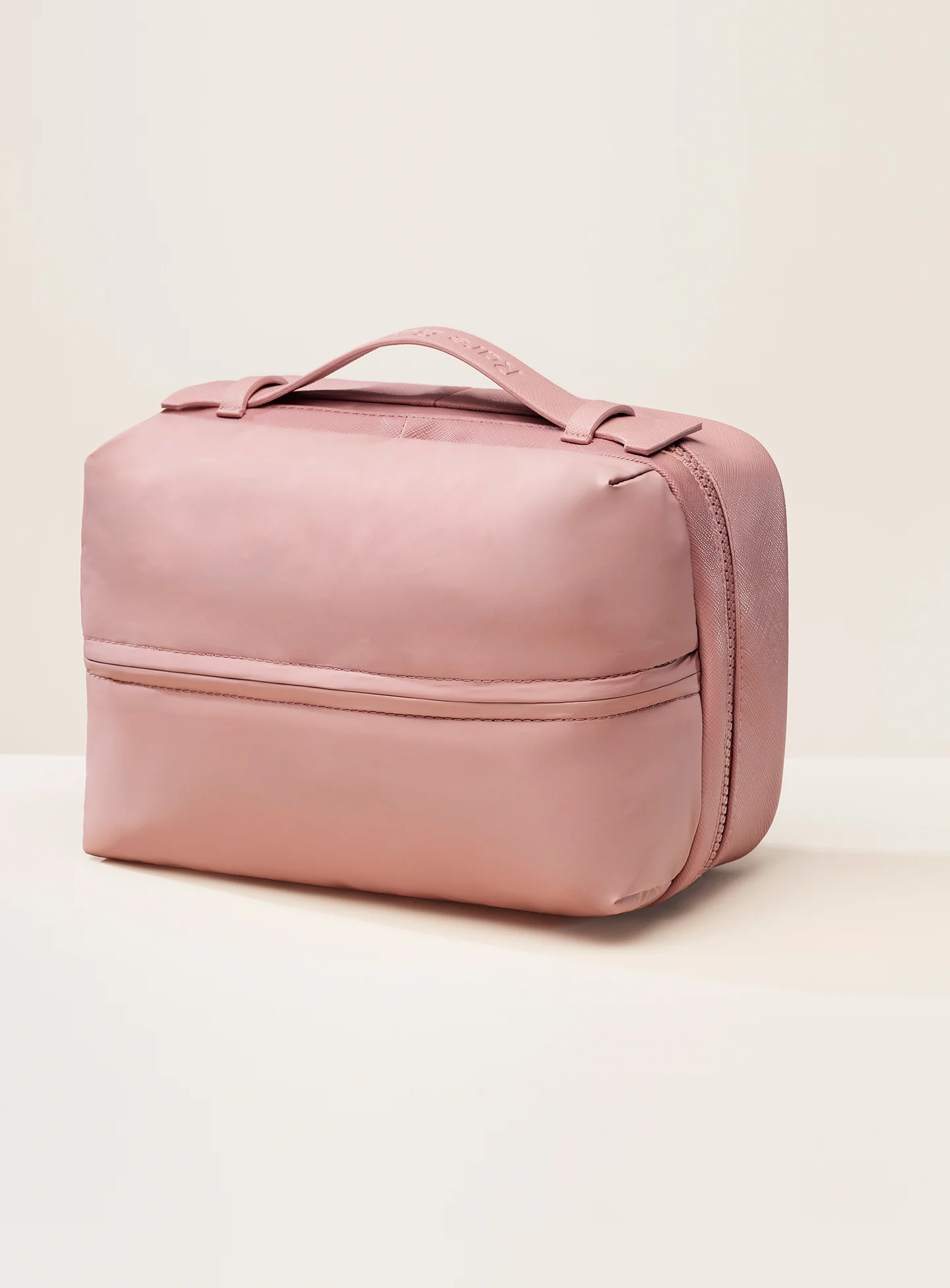 pdp-puffy-toiletry-bag-mauve-handle